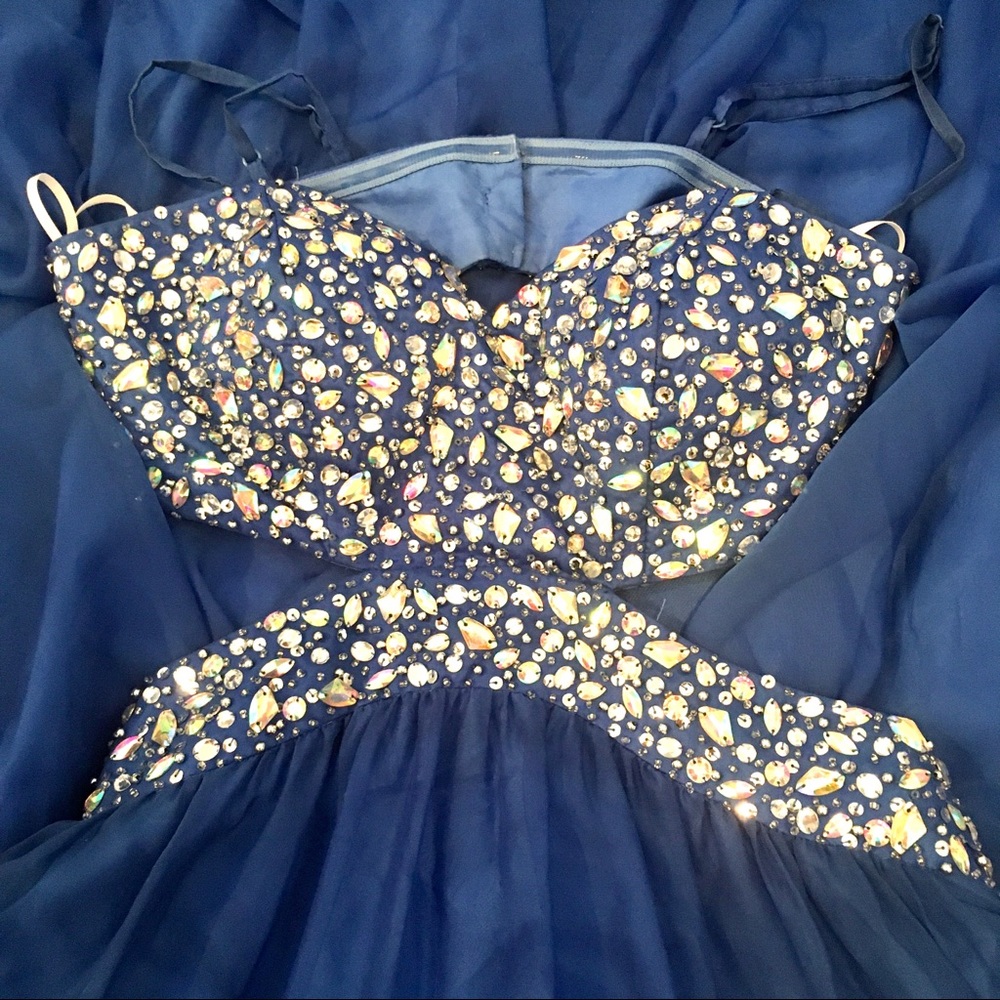 ✨Decode 1.8 Rhinestone Cutout Gown - Picture 3 of 8